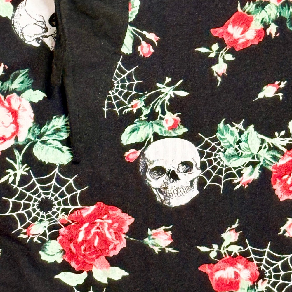 Hot Topic Womens Sz-Small Skull Rose Tie Front Tank Top Black Red Retro Goth NEW - Picture 6 of 12